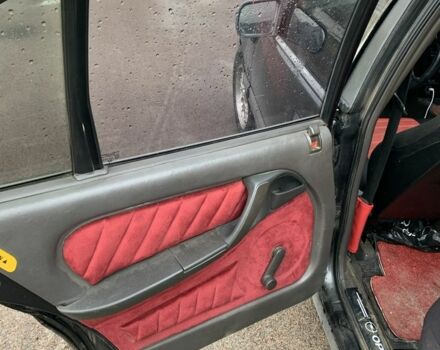 Черный Опель Омега, объемом двигателя 1.8 л и пробегом 300 тыс. км за 1050 $, фото 7 на Automoto.ua