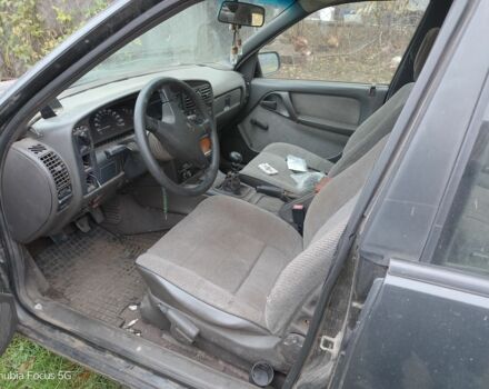 Черный Опель Омега, объемом двигателя 2 л и пробегом 60 тыс. км за 550 $, фото 4 на Automoto.ua