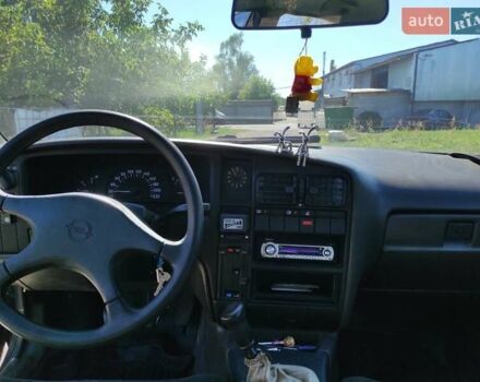 Чорний Опель Омега, об'ємом двигуна 2 л та пробігом 40 тис. км за 1100 $, фото 10 на Automoto.ua