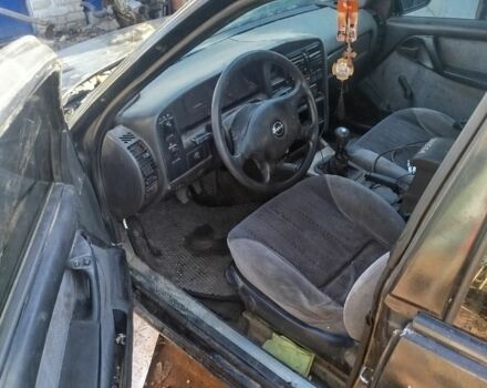 Опель Омега 1990 в Чугуеве на Automoto.ua Черный Опель Омега, объемом двигателя 2 л и пробегом 350 тыс. км за 650 $, фото 2 на Automoto.ua