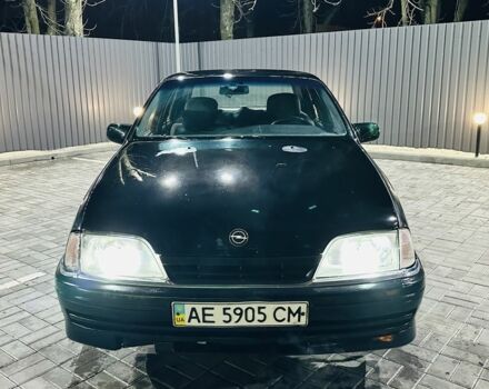 Черный Опель Омега, объемом двигателя 2 л и пробегом 290 тыс. км за 746 $, фото 2 на Automoto.ua