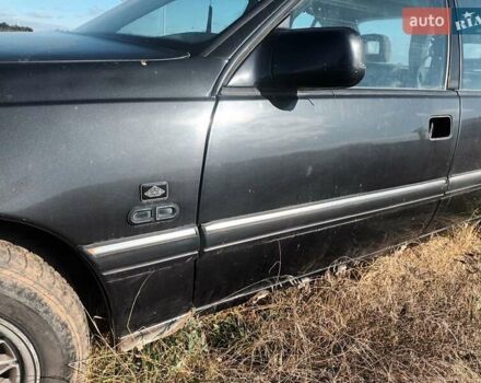 Черный Опель Омега, объемом двигателя 2.6 л и пробегом 250 тыс. км за 471 $, фото 1 на Automoto.ua