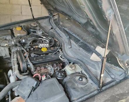 Черный Опель Омега, объемом двигателя 2.5 л и пробегом 999 тыс. км за 850 $, фото 9 на Automoto.ua