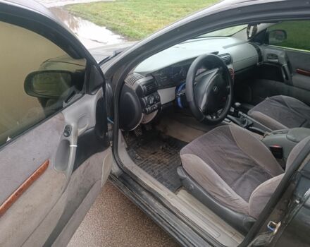 Черный Опель Омега, объемом двигателя 2 л и пробегом 300 тыс. км за 1500 $, фото 4 на Automoto.ua