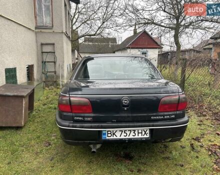 Черный Опель Омега, объемом двигателя 2.5 л и пробегом 274 тыс. км за 2000 $, фото 2 на Automoto.ua