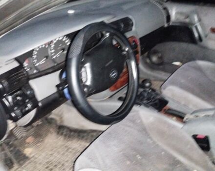 Черный Опель Омега, объемом двигателя 2 л и пробегом 300 тыс. км за 750 $, фото 5 на Automoto.ua