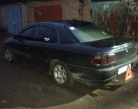 Черный Опель Омега, объемом двигателя 2 л и пробегом 300 тыс. км за 750 $, фото 4 на Automoto.ua