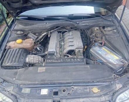 Черный Опель Омега, объемом двигателя 2.5 л и пробегом 357 тыс. км за 2650 $, фото 10 на Automoto.ua