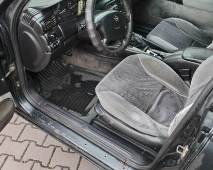 Черный Опель Омега, объемом двигателя 2 л и пробегом 30 тыс. км за 2300 $, фото 5 на Automoto.ua