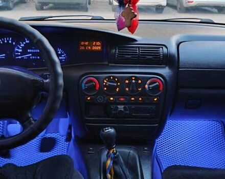 Черный Опель Омега, объемом двигателя 2.2 л и пробегом 369 тыс. км за 3600 $, фото 28 на Automoto.ua