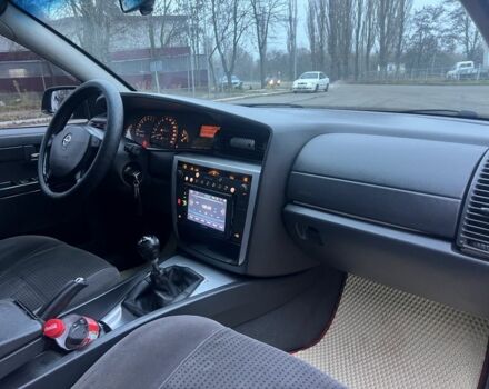 Черный Опель Омега, объемом двигателя 2.2 л и пробегом 375 тыс. км за 2599 $, фото 11 на Automoto.ua