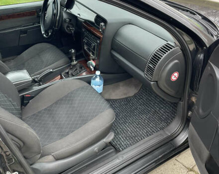 Чорний Опель Омега, об'ємом двигуна 2.2 л та пробігом 250 тис. км за 3900 $, фото 9 на Automoto.ua