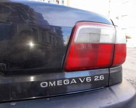Черный Опель Омега, объемом двигателя 2.6 л и пробегом 265 тыс. км за 2650 $, фото 5 на Automoto.ua