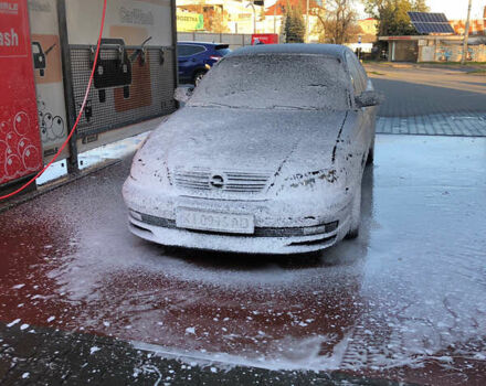 Чорний Опель Омега, об'ємом двигуна 2.2 л та пробігом 335 тис. км за 4000 $, фото 32 на Automoto.ua