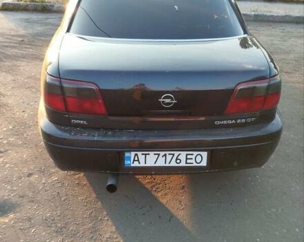 Черный Опель Омега, объемом двигателя 2.5 л и пробегом 360 тыс. км за 5000 $, фото 4 на Automoto.ua