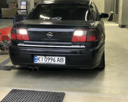 Чорний Опель Омега, об'ємом двигуна 2.2 л та пробігом 335 тис. км за 4000 $, фото 23 на Automoto.ua