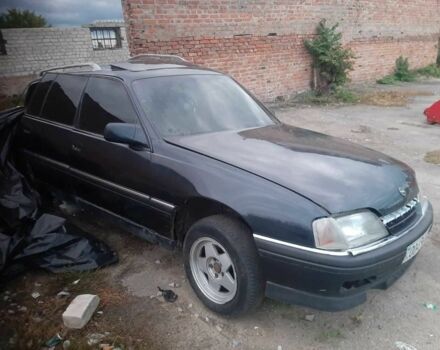 Черный Опель Омега, объемом двигателя 2.6 л и пробегом 300 тыс. км за 500 $, фото 1 на Automoto.ua