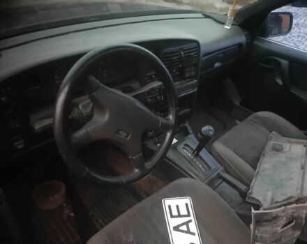 Черный Опель Омега, объемом двигателя 2.6 л и пробегом 300 тыс. км за 500 $, фото 5 на Automoto.ua