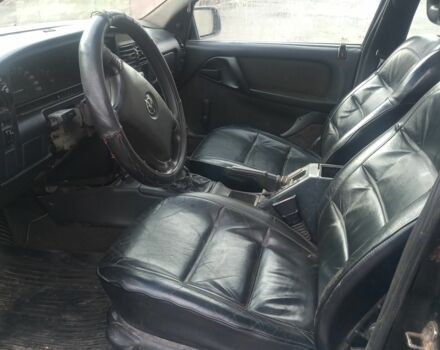 Черный Опель Омега, объемом двигателя 2 л и пробегом 400 тыс. км за 555 $, фото 4 на Automoto.ua