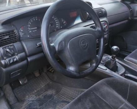 Черный Опель Омега, объемом двигателя 2 л и пробегом 195 тыс. км за 2700 $, фото 10 на Automoto.ua