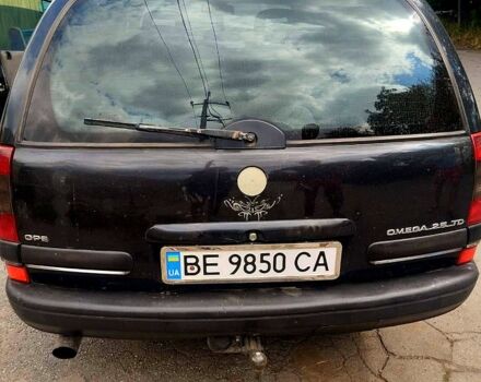 Черный Опель Омега, объемом двигателя 2.5 л и пробегом 320 тыс. км за 1500 $, фото 3 на Automoto.ua