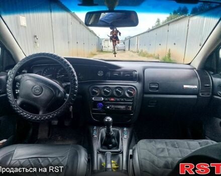 Чорний Опель Омега, об'ємом двигуна 2 л та пробігом 303 тис. км за 2500 $, фото 5 на Automoto.ua