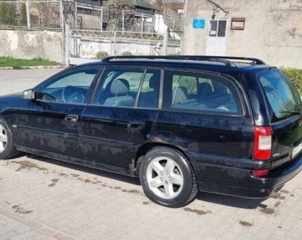 Черный Опель Омега, объемом двигателя 2.2 л и пробегом 175 тыс. км за 1500 $, фото 3 на Automoto.ua
