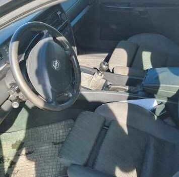 Черный Опель Омега, объемом двигателя 2.2 л и пробегом 175 тыс. км за 1500 $, фото 6 на Automoto.ua