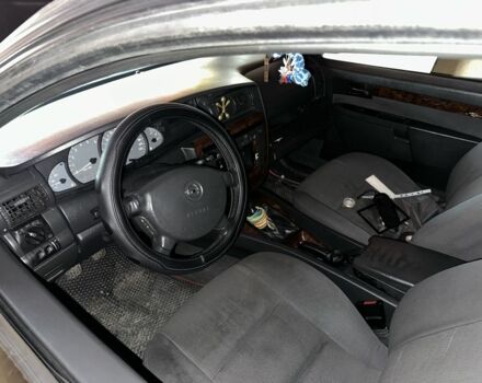 Черный Опель Омега, объемом двигателя 2.5 л и пробегом 330 тыс. км за 1000 $, фото 5 на Automoto.ua