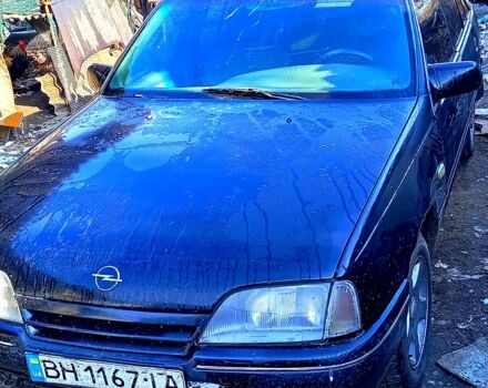 Черный Опель Омега, объемом двигателя 2 л и пробегом 300 тыс. км за 1400 $, фото 1 на Automoto.ua