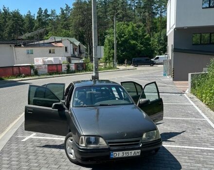 Чорний Опель Омега, об'ємом двигуна 2 л та пробігом 246 тис. км за 961 $, фото 1 на Automoto.ua