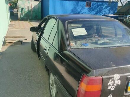 Чорний Опель Омега, об'ємом двигуна 2 л та пробігом 300 тис. км за 450 $, фото 1 на Automoto.ua