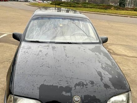 Черный Опель Омега, объемом двигателя 2 л и пробегом 265 тыс. км за 1700 $, фото 1 на Automoto.ua