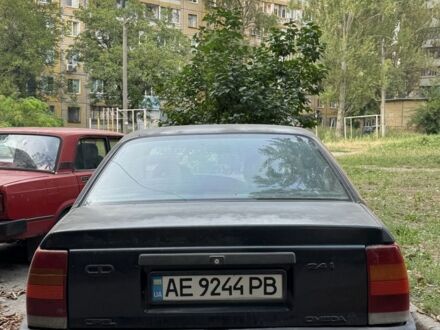 Черный Опель Омега, объемом двигателя 2.4 л и пробегом 20 тыс. км за 1001 $, фото 1 на Automoto.ua
