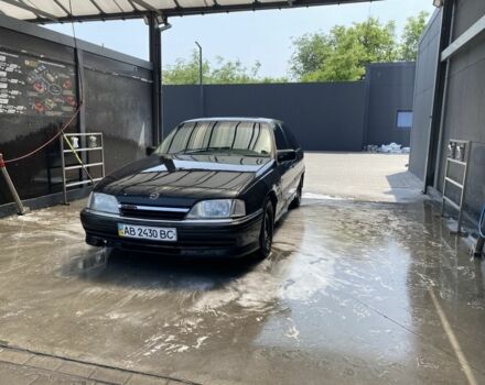 Чорний Опель Омега, об'ємом двигуна 2 л та пробігом 350 тис. км за 1200 $, фото 1 на Automoto.ua