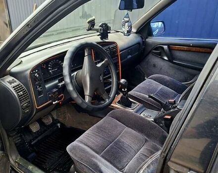 Черный Опель Омега, объемом двигателя 2 л и пробегом 300 тыс. км за 1400 $, фото 1 на Automoto.ua