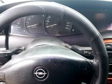 Черный Опель Омега, объемом двигателя 2.5 л и пробегом 330 тыс. км за 1300 $, фото 1 на Automoto.ua