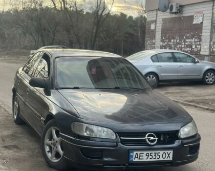 Черный Опель Омега, объемом двигателя 2 л и пробегом 333 тыс. км за 1550 $, фото 1 на Automoto.ua