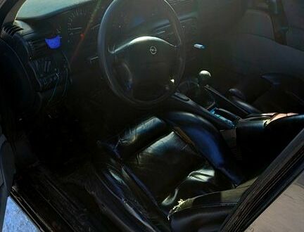 Опель Омега 1997 у Сумах на Automoto.ua Чорний Опель Омега, об'ємом двигуна 2 л та пробігом 400 тис. км за 1600 $, фото 1 на Automoto.ua