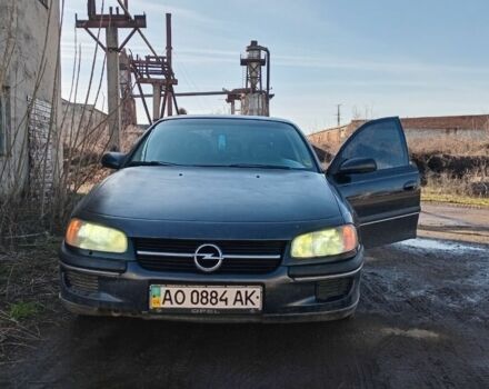 Черный Опель Омега, объемом двигателя 2 л и пробегом 270 тыс. км за 2100 $, фото 1 на Automoto.ua