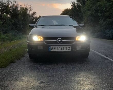 Чорний Опель Омега, об'ємом двигуна 2 л та пробігом 300 тис. км за 1450 $, фото 1 на Automoto.ua