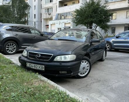 Черный Опель Омега, объемом двигателя 2.5 л и пробегом 333 тыс. км за 1355 $, фото 1 на Automoto.ua