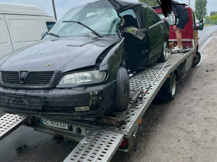 Черный Опель Омега, объемом двигателя 2.2 л и пробегом 474 тыс. км за 750 $, фото 1 на Automoto.ua