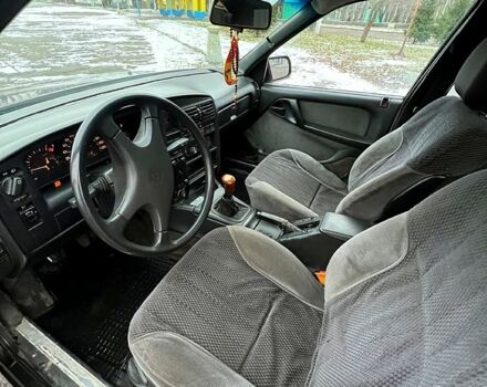 Фиолетовый Опель Омега, объемом двигателя 2 л и пробегом 187 тыс. км за 800 $, фото 8 на Automoto.ua