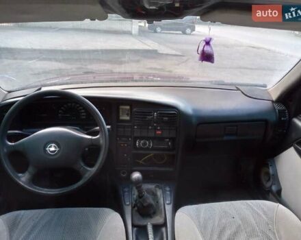 Фиолетовый Опель Омега, объемом двигателя 2 л и пробегом 254 тыс. км за 795 $, фото 6 на Automoto.ua