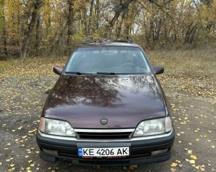 Фиолетовый Опель Омега, объемом двигателя 2 л и пробегом 3 тыс. км за 1000 $, фото 1 на Automoto.ua