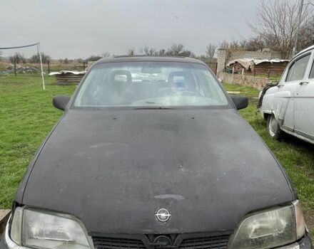 Фіолетовий Опель Омега, об'ємом двигуна 2 л та пробігом 250 тис. км за 2000 $, фото 1 на Automoto.ua