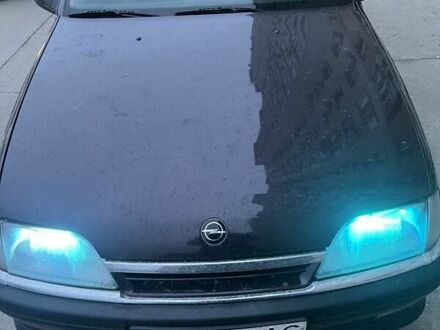 Фіолетовий Опель Омега, об'ємом двигуна 2 л та пробігом 300 тис. км за 2200 $, фото 1 на Automoto.ua