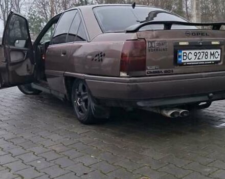 Коричневый Опель Омега, объемом двигателя 2 л и пробегом 88 тыс. км за 950 $, фото 4 на Automoto.ua