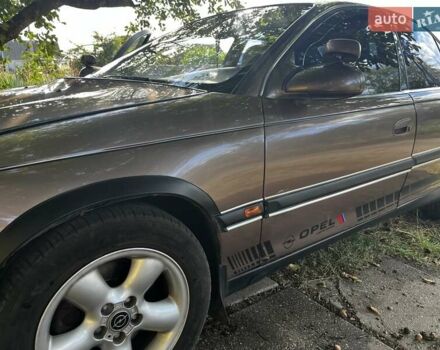 Коричневый Опель Омега, объемом двигателя 2 л и пробегом 351 тыс. км за 3000 $, фото 3 на Automoto.ua